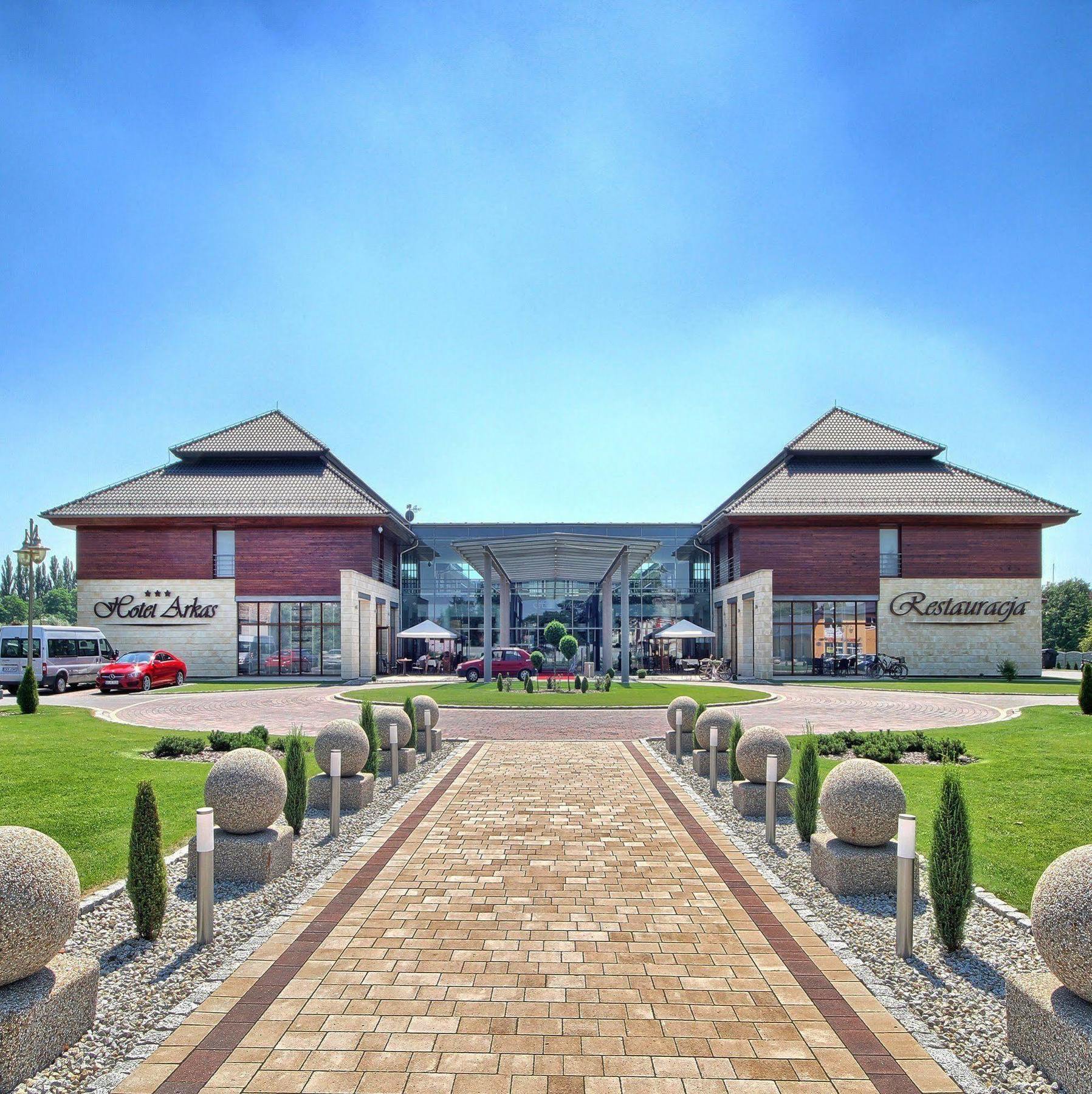Hotel Arkas Proszkow Exterior photo