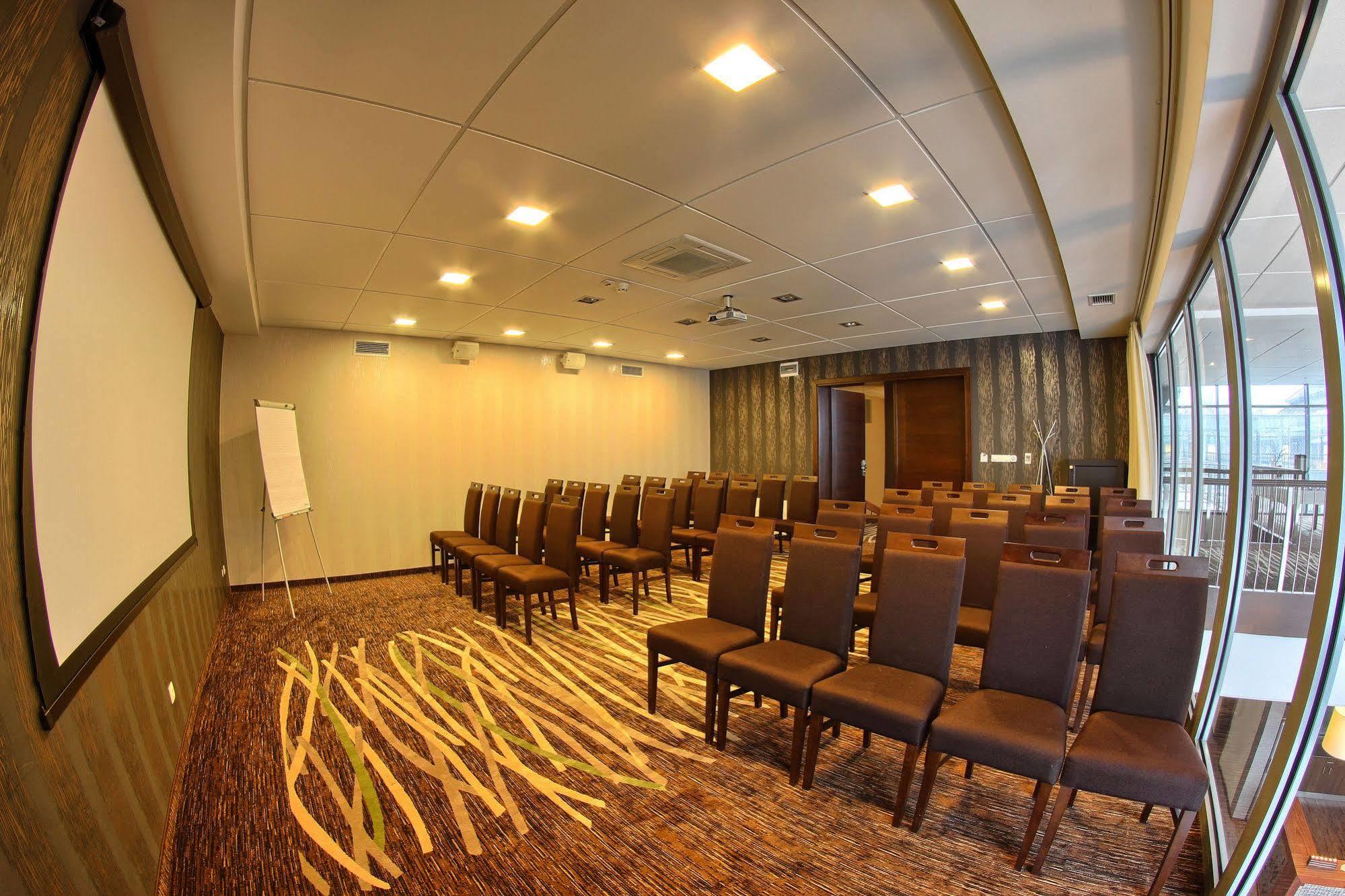 Hotel Arkas Proszkow Exterior photo